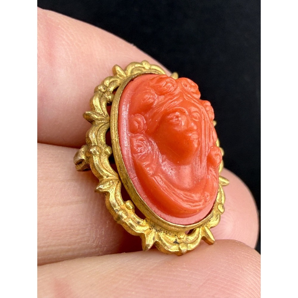 Vintage Cameo Brooch Gold tone Molded Orange - Picture 2 of 8
